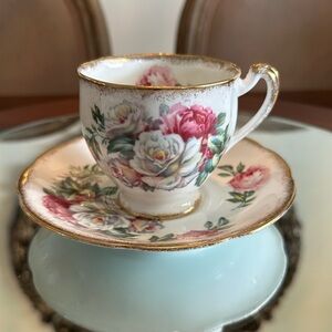 Beautiful Vintage Irish Elegance Royal Standard Fine Bone England Cup & Saucer